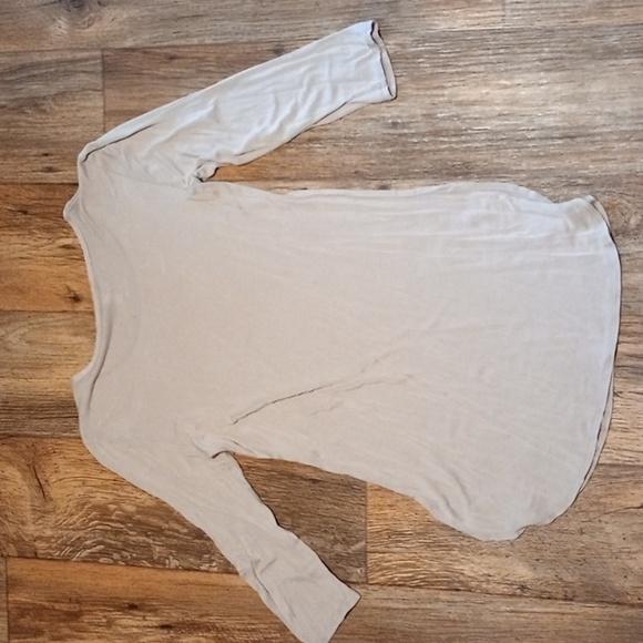 Discreet Cute Beige Knit Top 3/4 Sleeve Tee Small - Picture 2 of 4